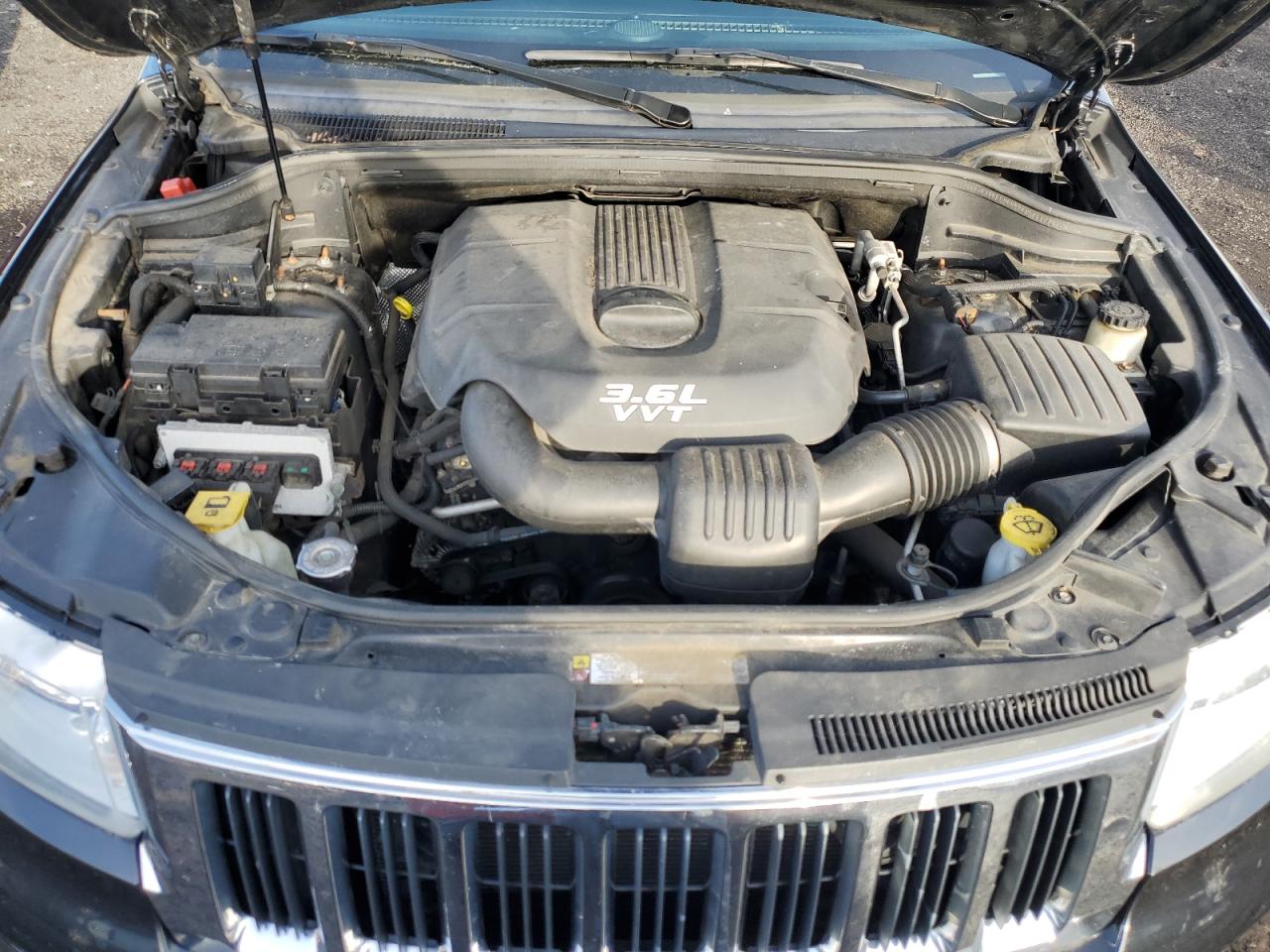2012 Jeep Grand Cherokee - Image 12