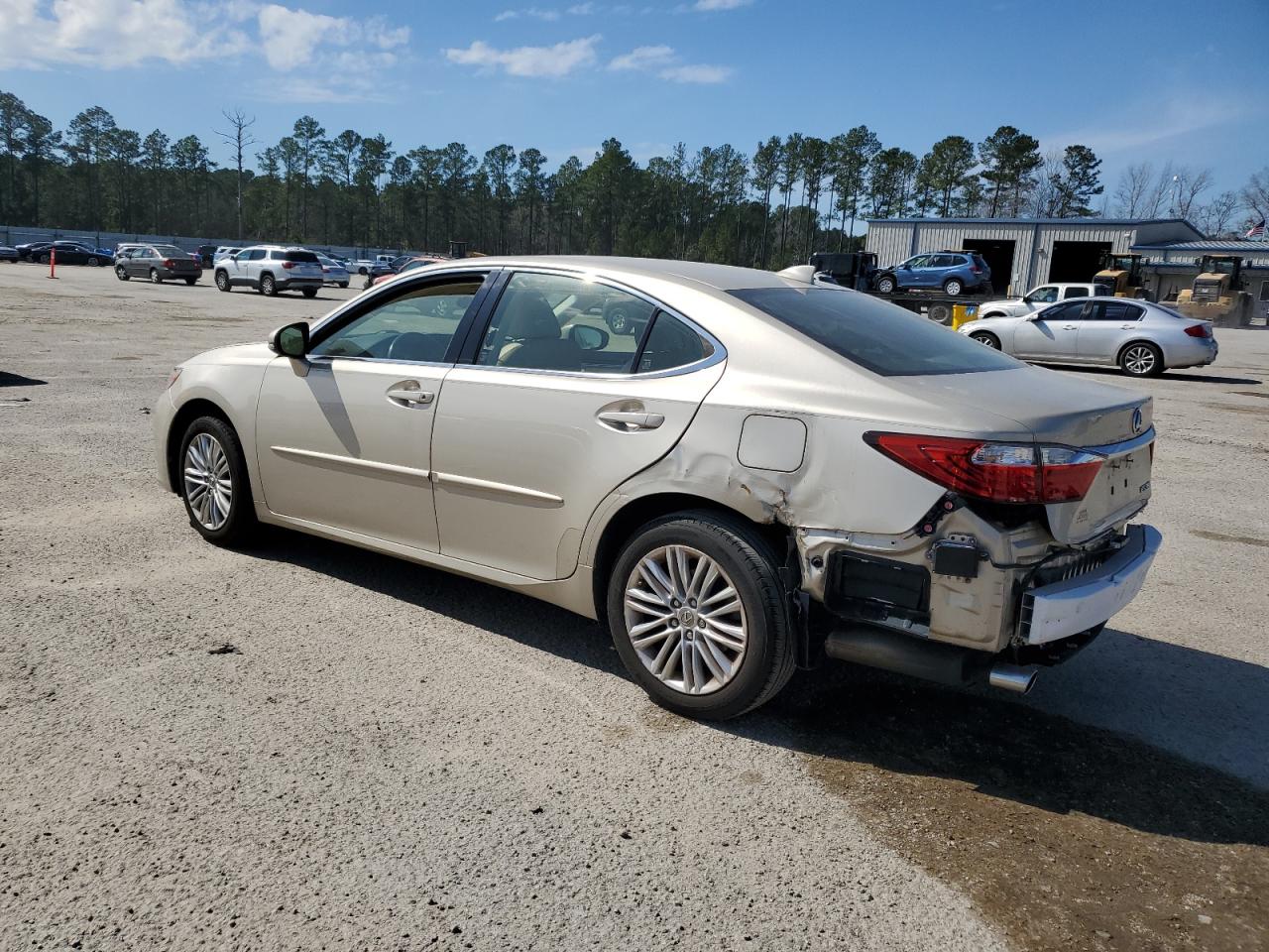 2015 Lexus ES - Image 2