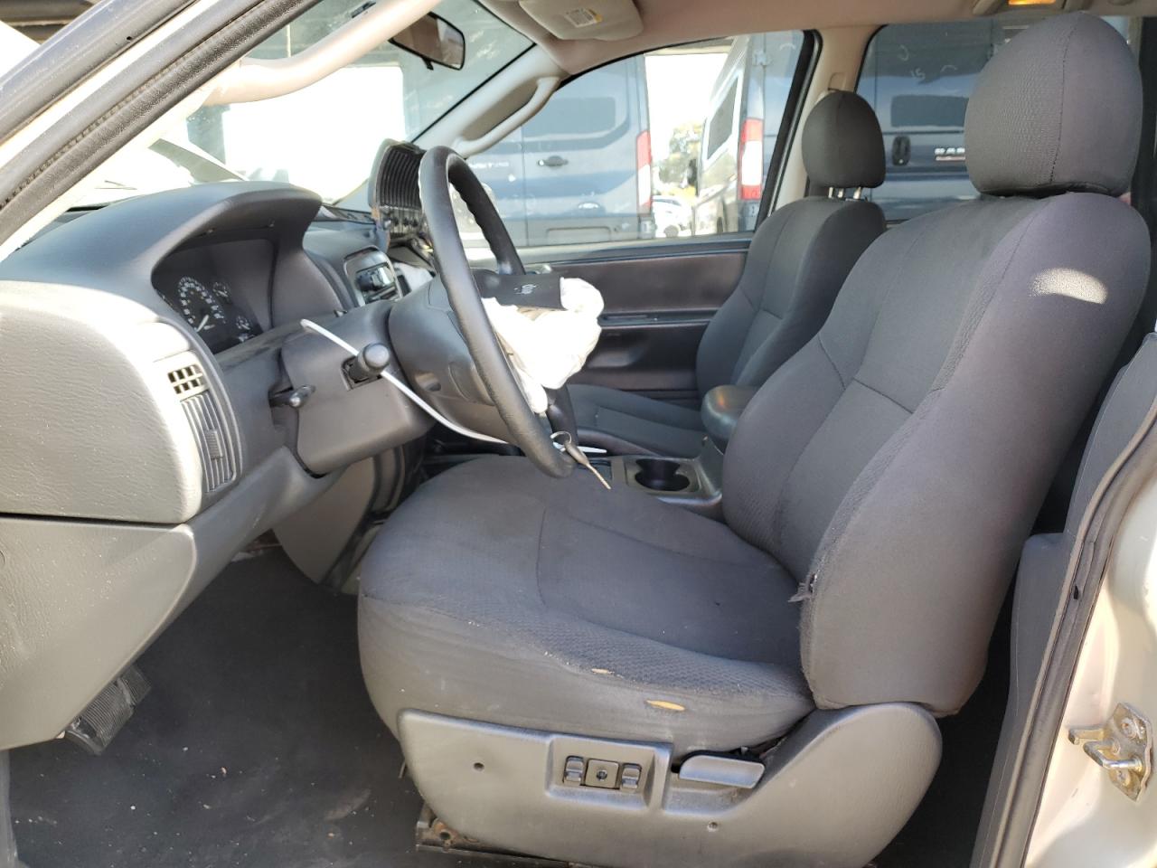 2004 Jeep Grand Cherokee - Image 7