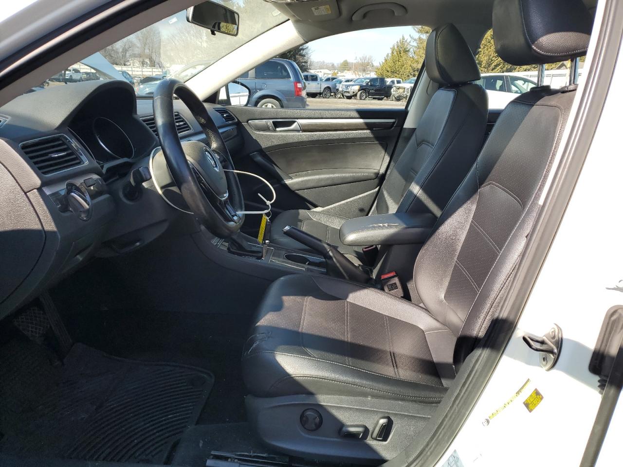 2016 Volkswagen Passat - Image 7