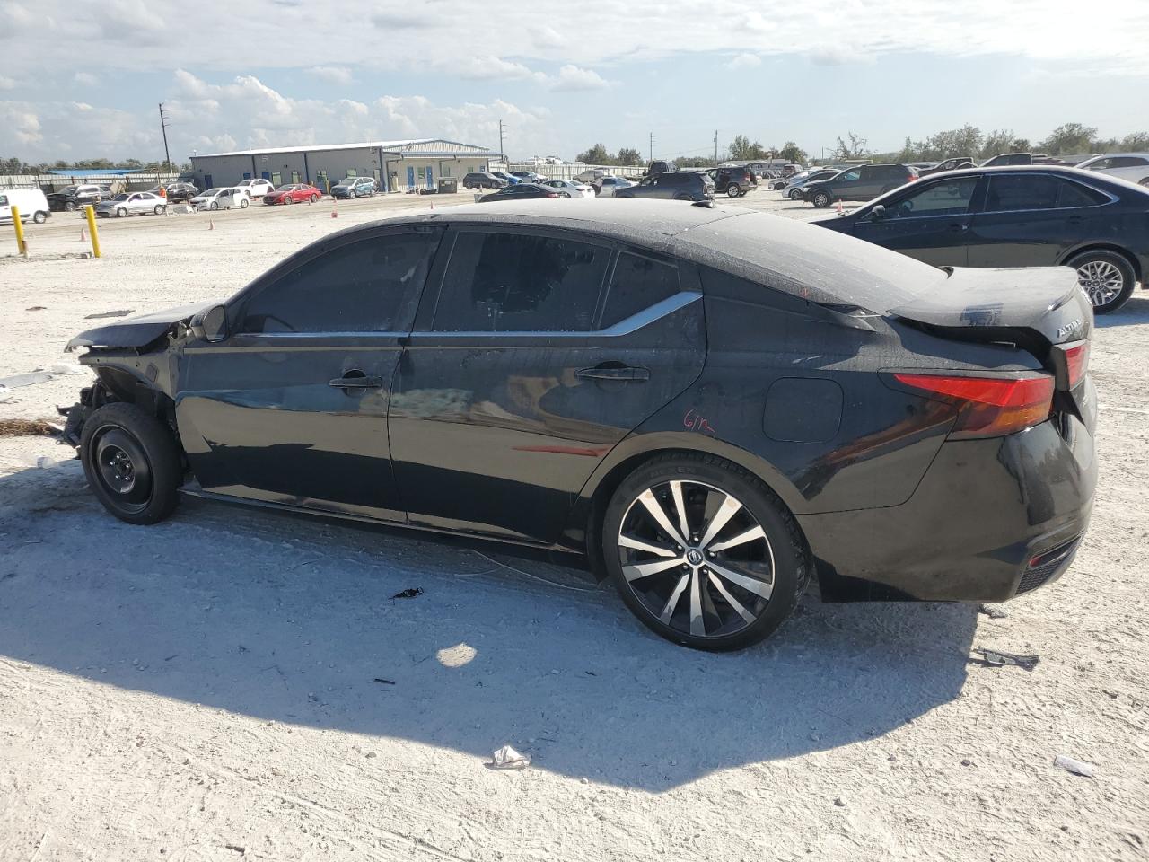 2022 Nissan Altima - Image 2