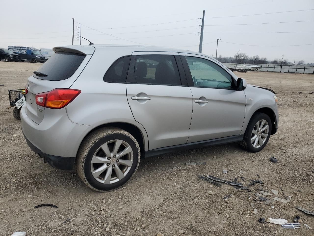 2013 Mitsubishi Outlander - Image 3