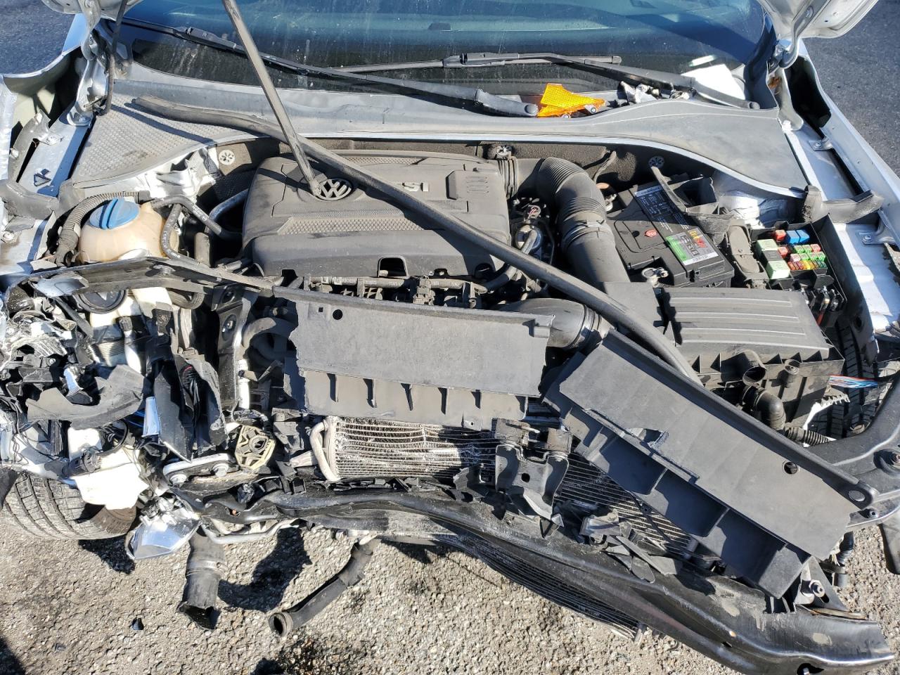 2015 Volkswagen Passat - Image 11