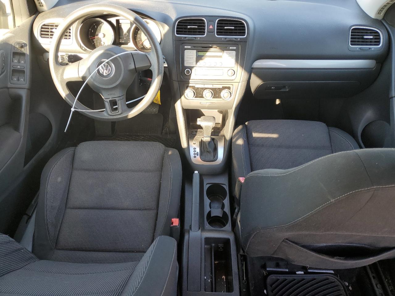 2010 Volkswagen Golf - Image 8