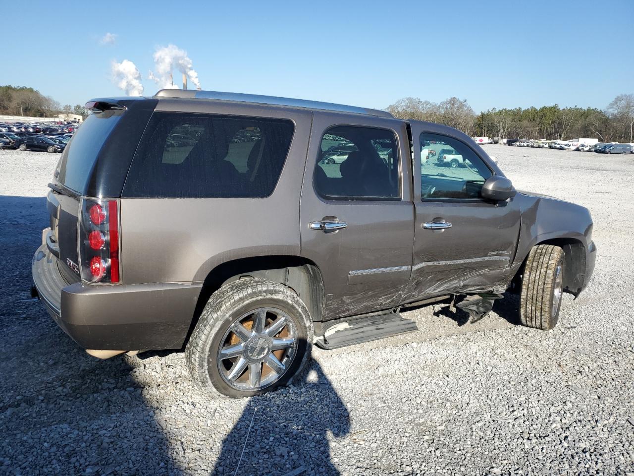 2011 GMC Yukon - Image 3