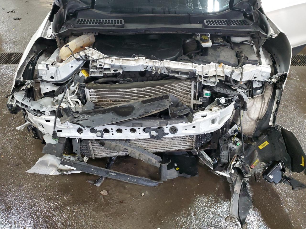1FMCU9J92GUA21711 FORD ESCAPE 2016