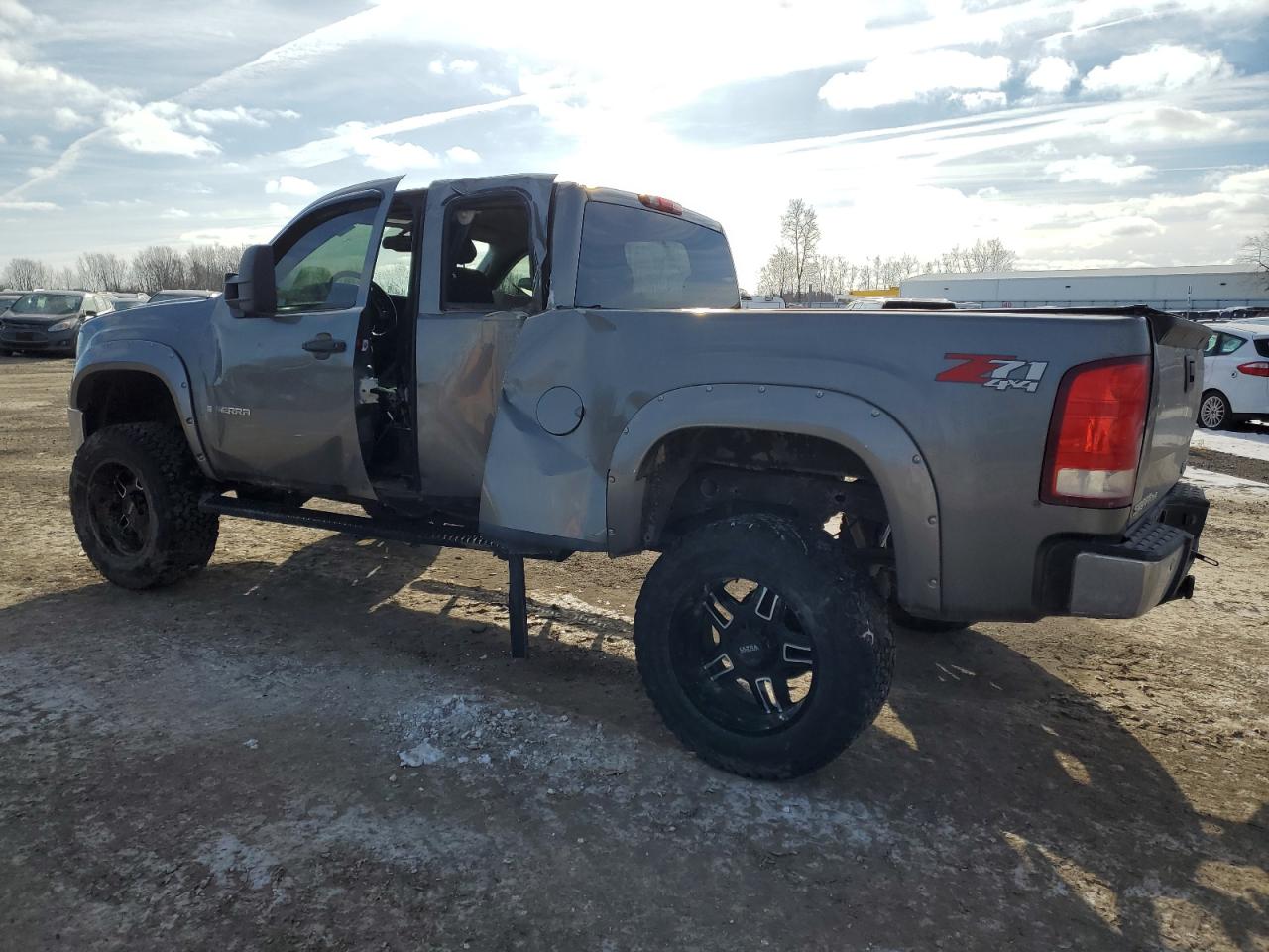 2008 GMC Sierra - Image 2