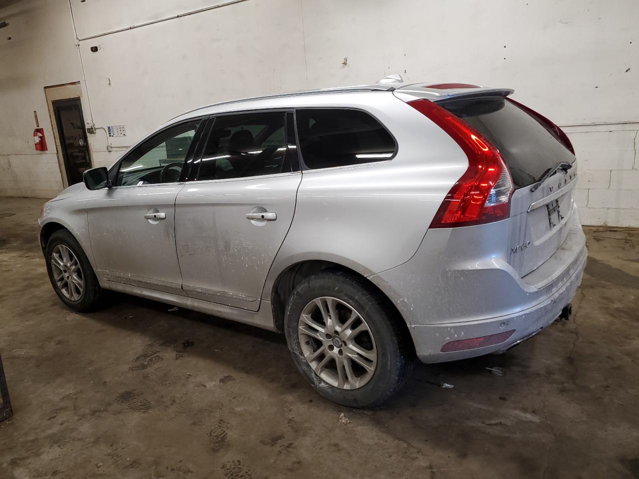 2016 Volvo XC60 - Image 2