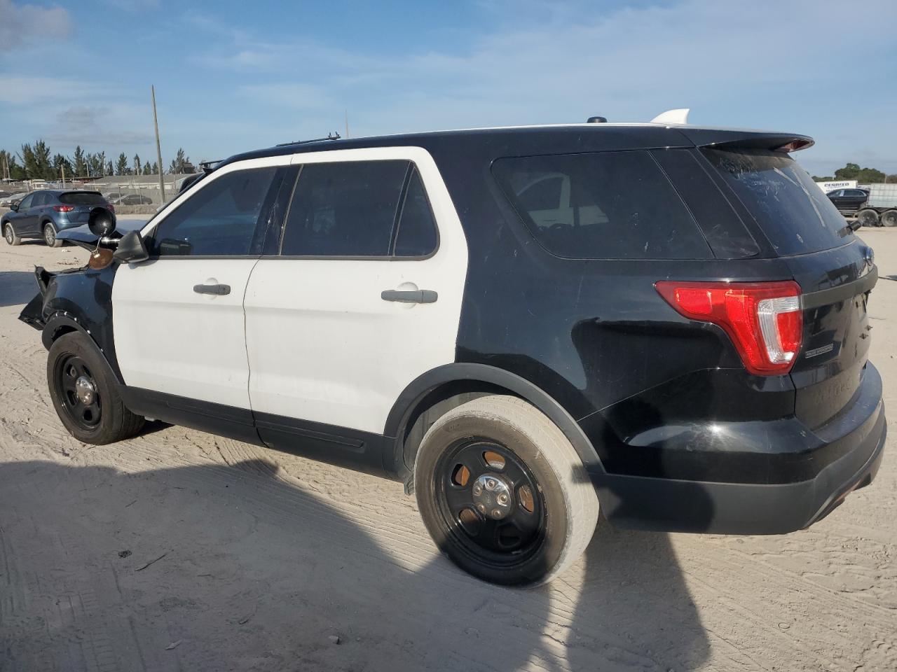 2017 Ford Explorer - Image 2