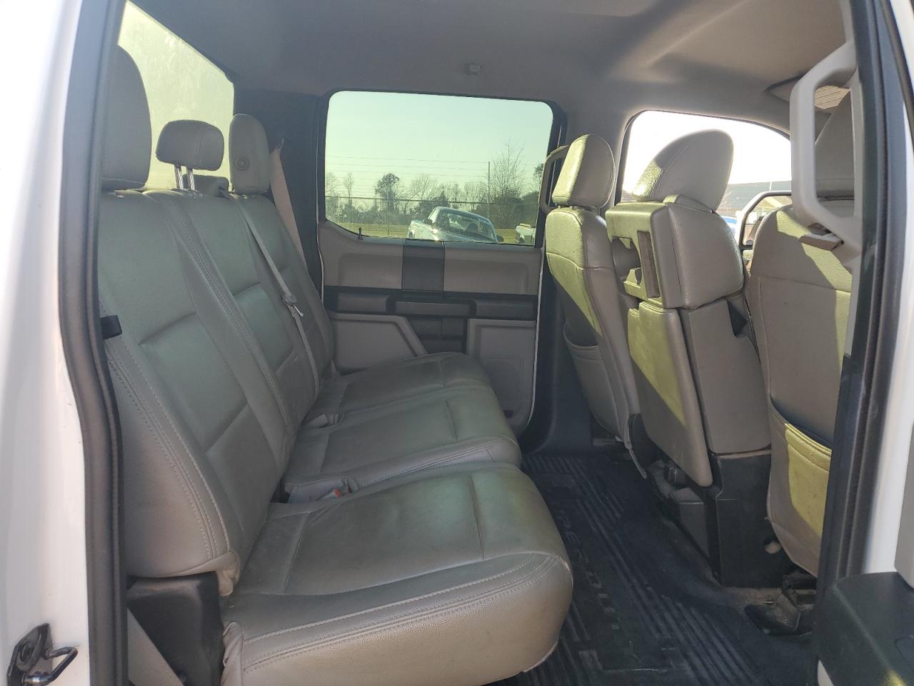 2018 Ford F350 - Image 10