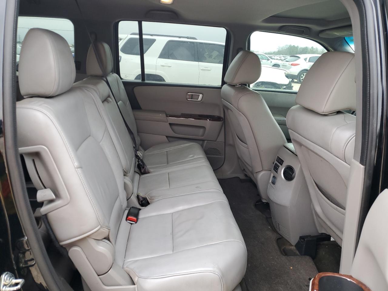 2015 Honda Pilot - Image 11