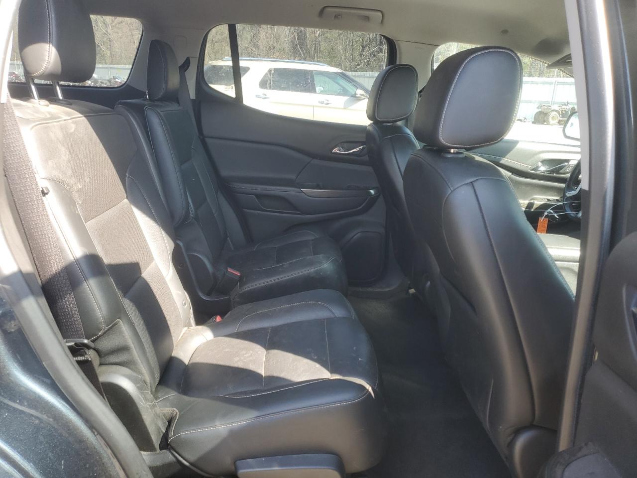 2019 GMC Acadia - Image 11