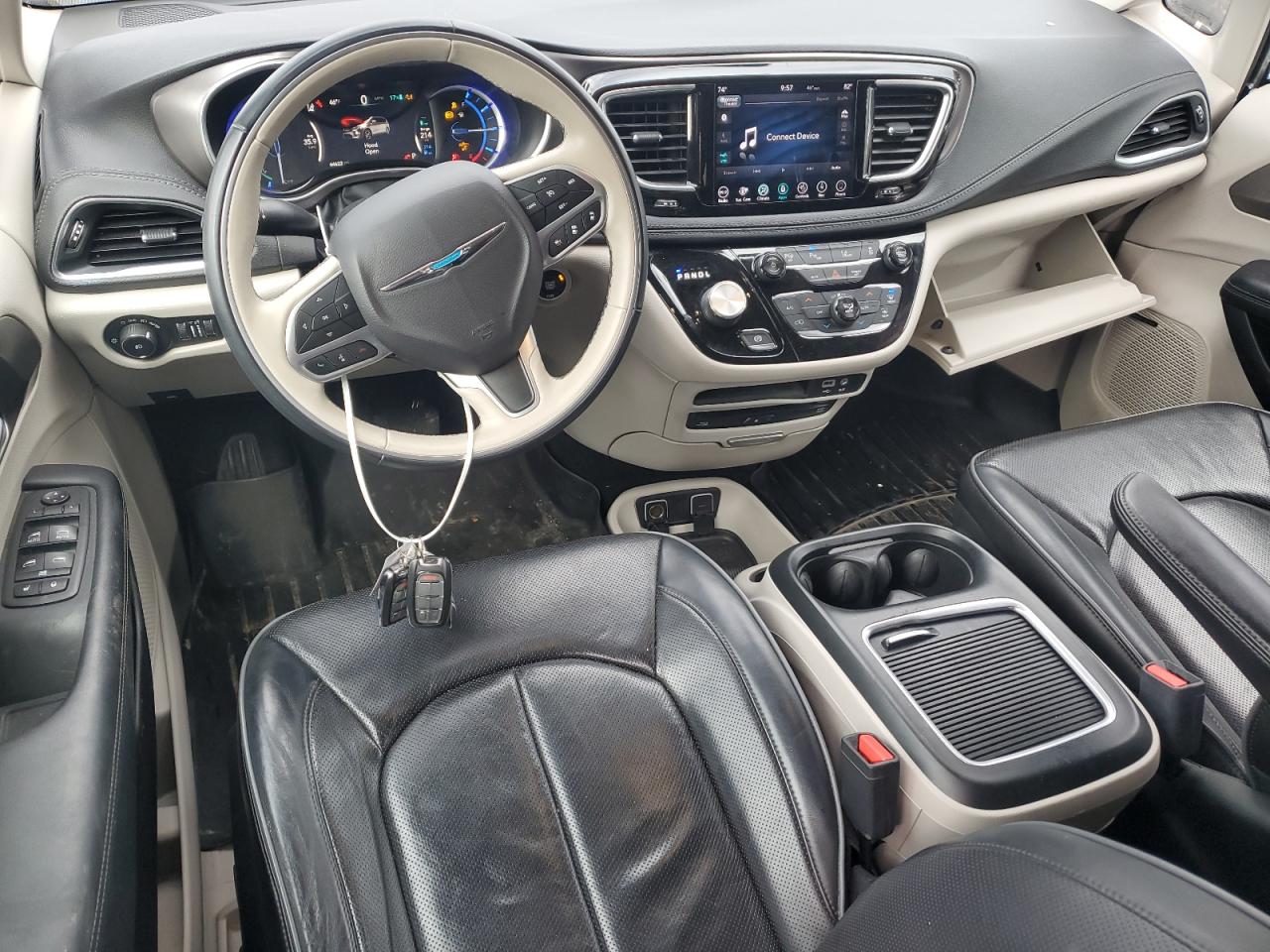 2018 Chrysler Pacifica - Image 8