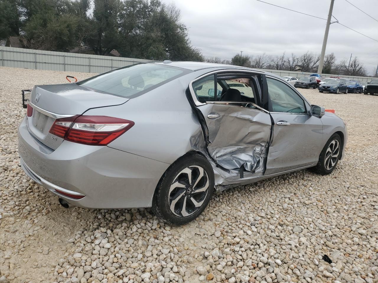 1HGCR3F86GA008966 HONDA ACCORD 2016