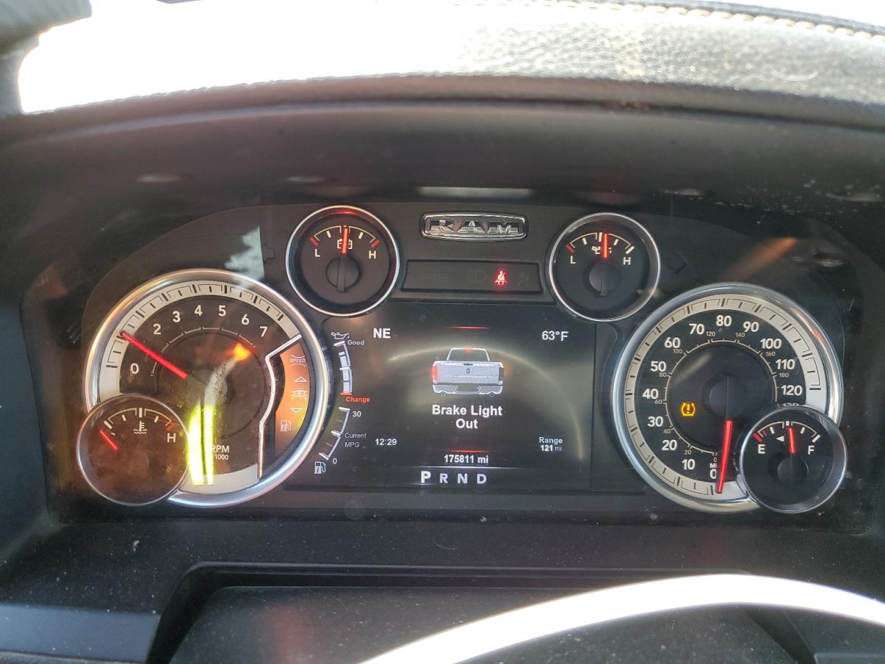 2015 RAM 1500 - Image 9