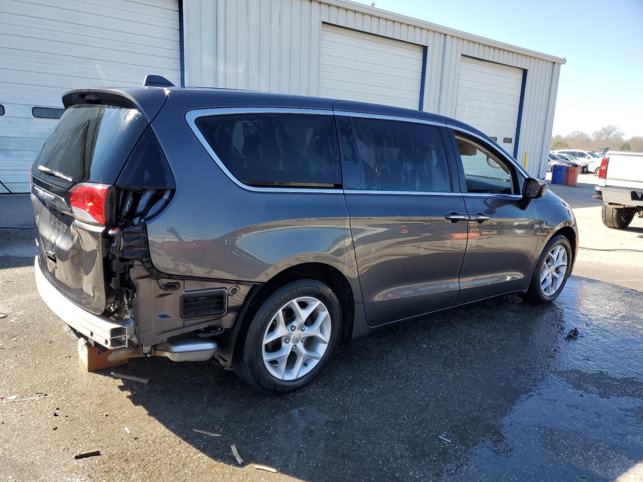 2017 Chrysler Pacifica - Image 3
