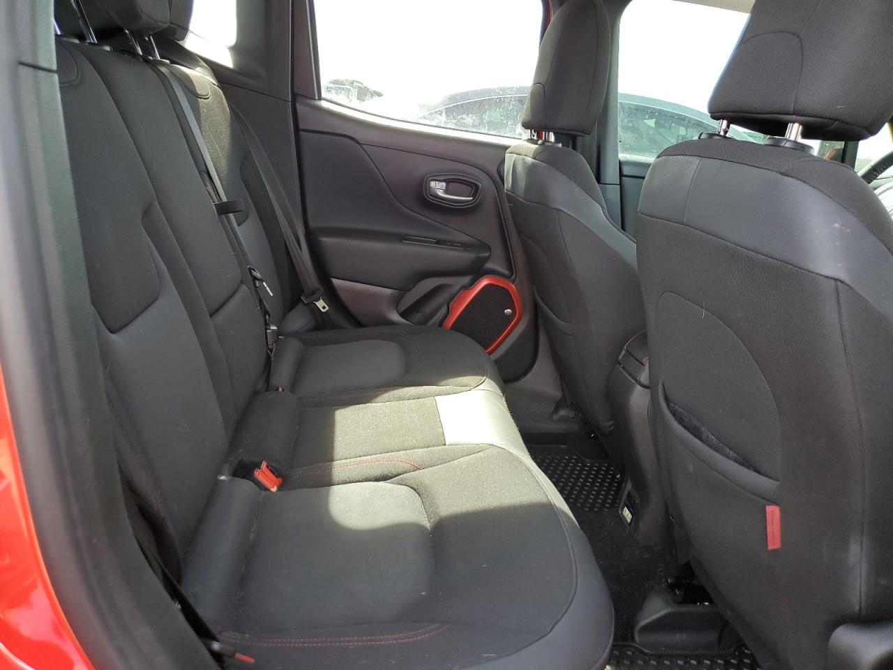 2017 Jeep Renegade - Image 11