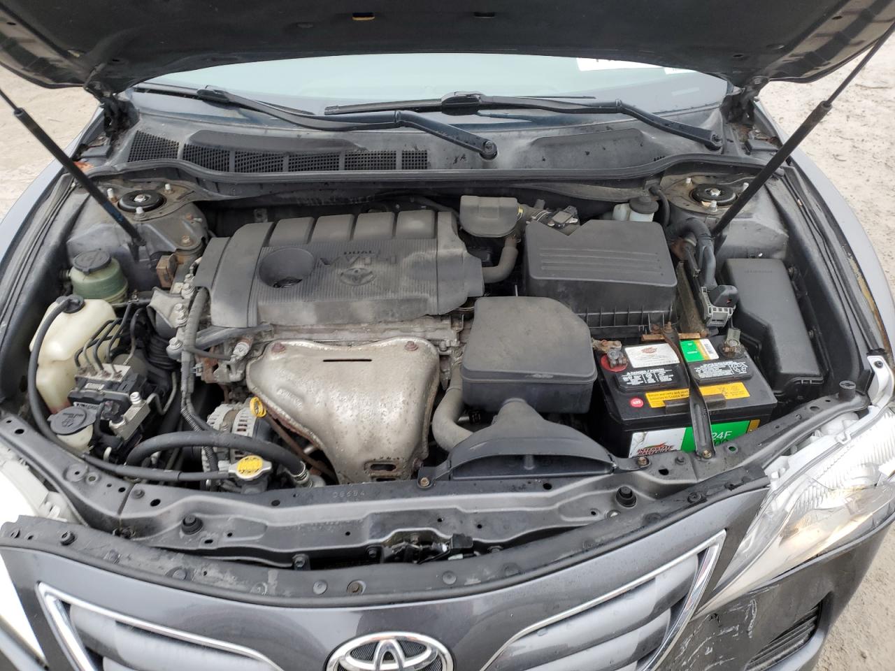 2010 Toyota Camry - Image 11