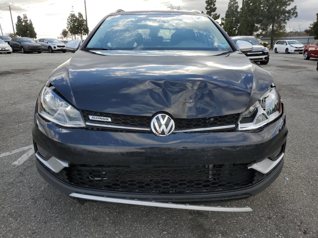 2017 Volkswagen Golf - Image 5