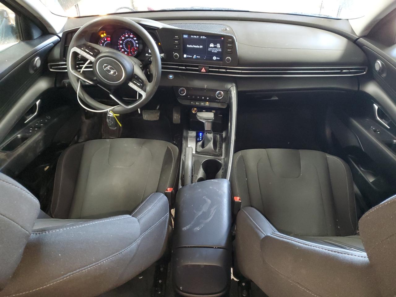 2022 Hyundai Elantra - Image 8