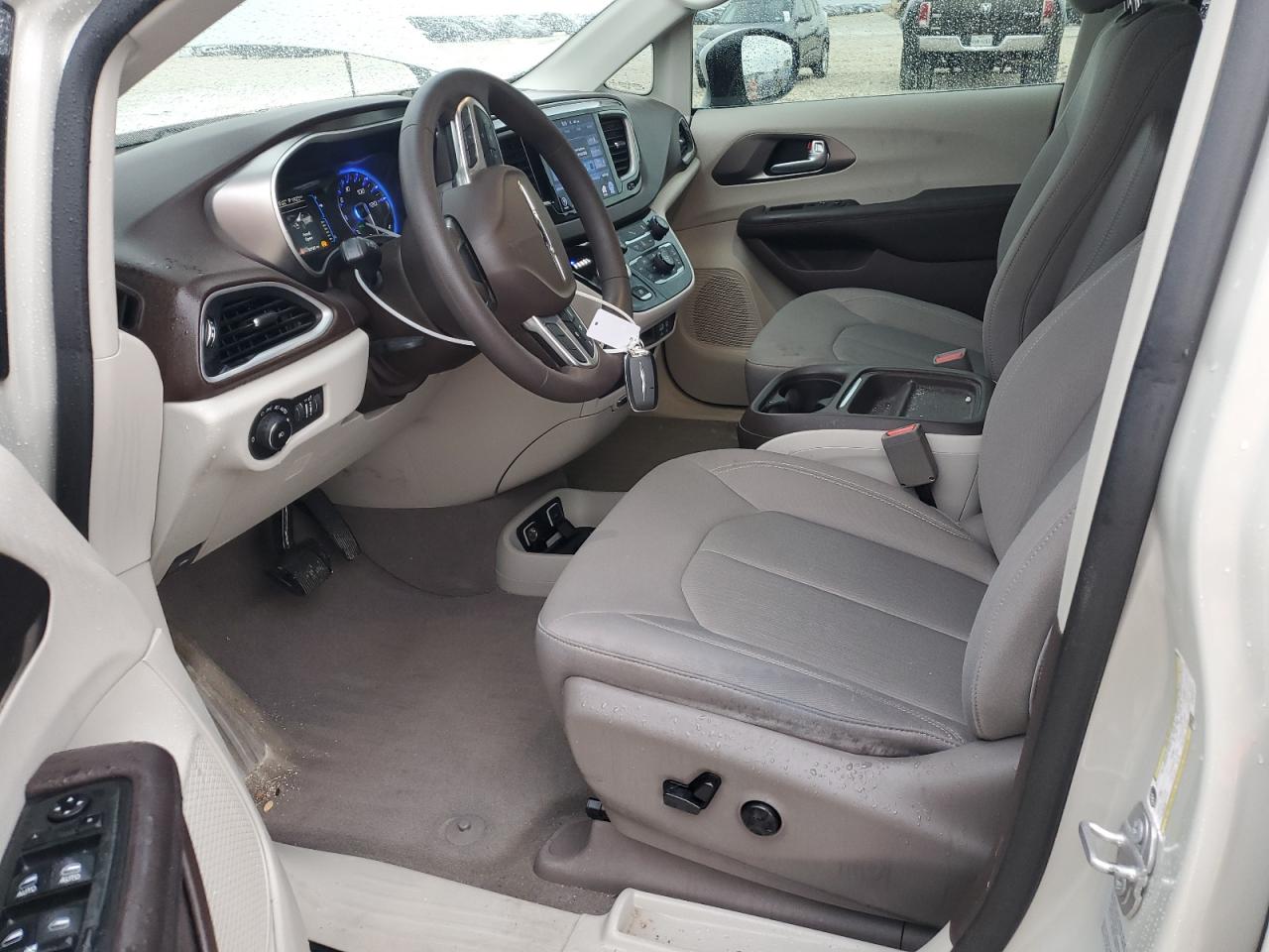 2017 Chrysler Pacifica - Image 7