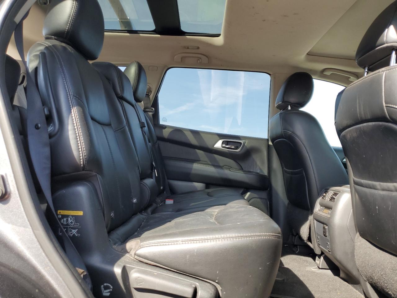 2017 Nissan Pathfinder - Image 11