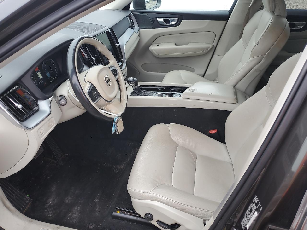 2020 Volvo XC60 - Image 7