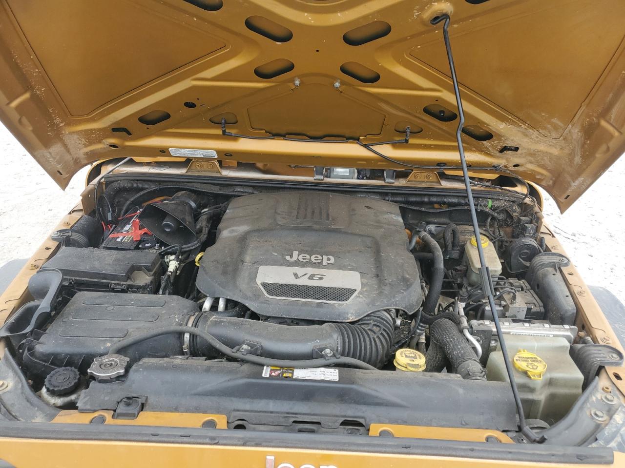 2014 Jeep Wrangler - Image 13