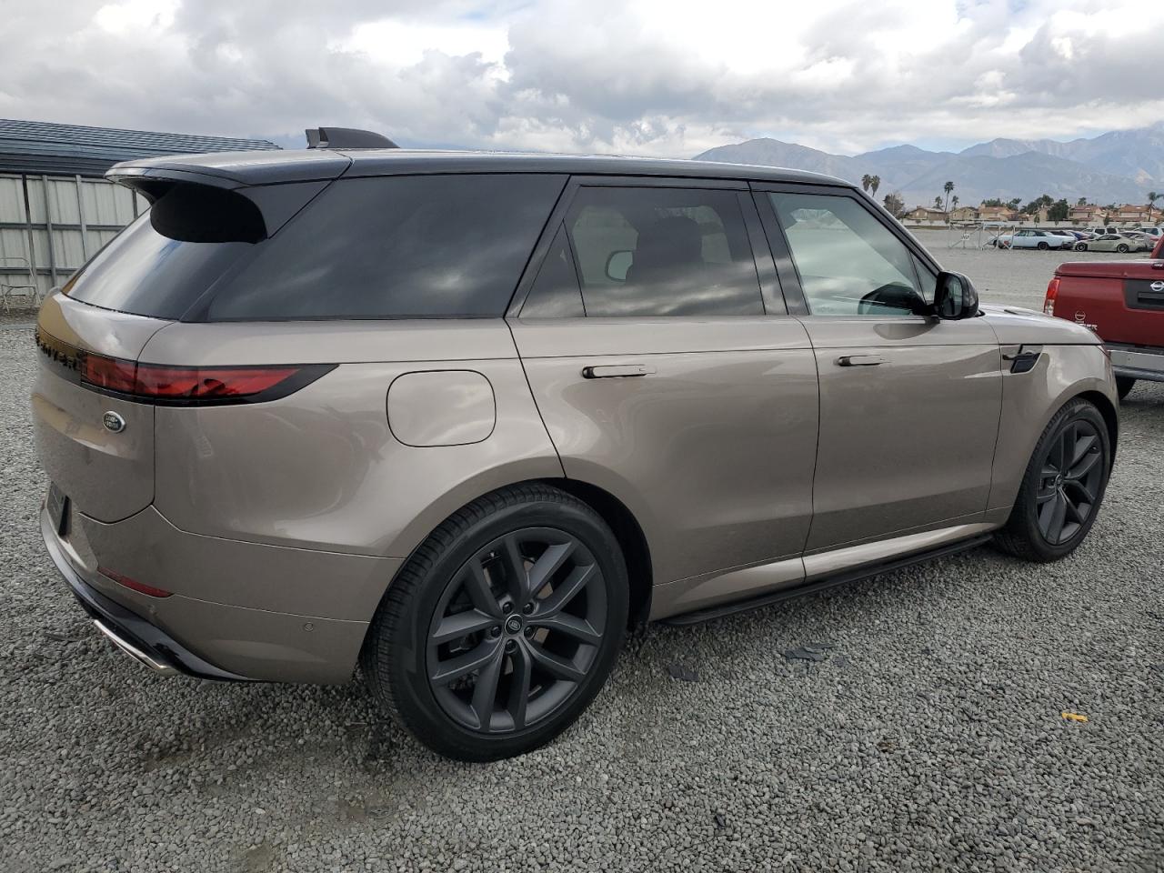 2023 Land Rover Range Rover - Image 3