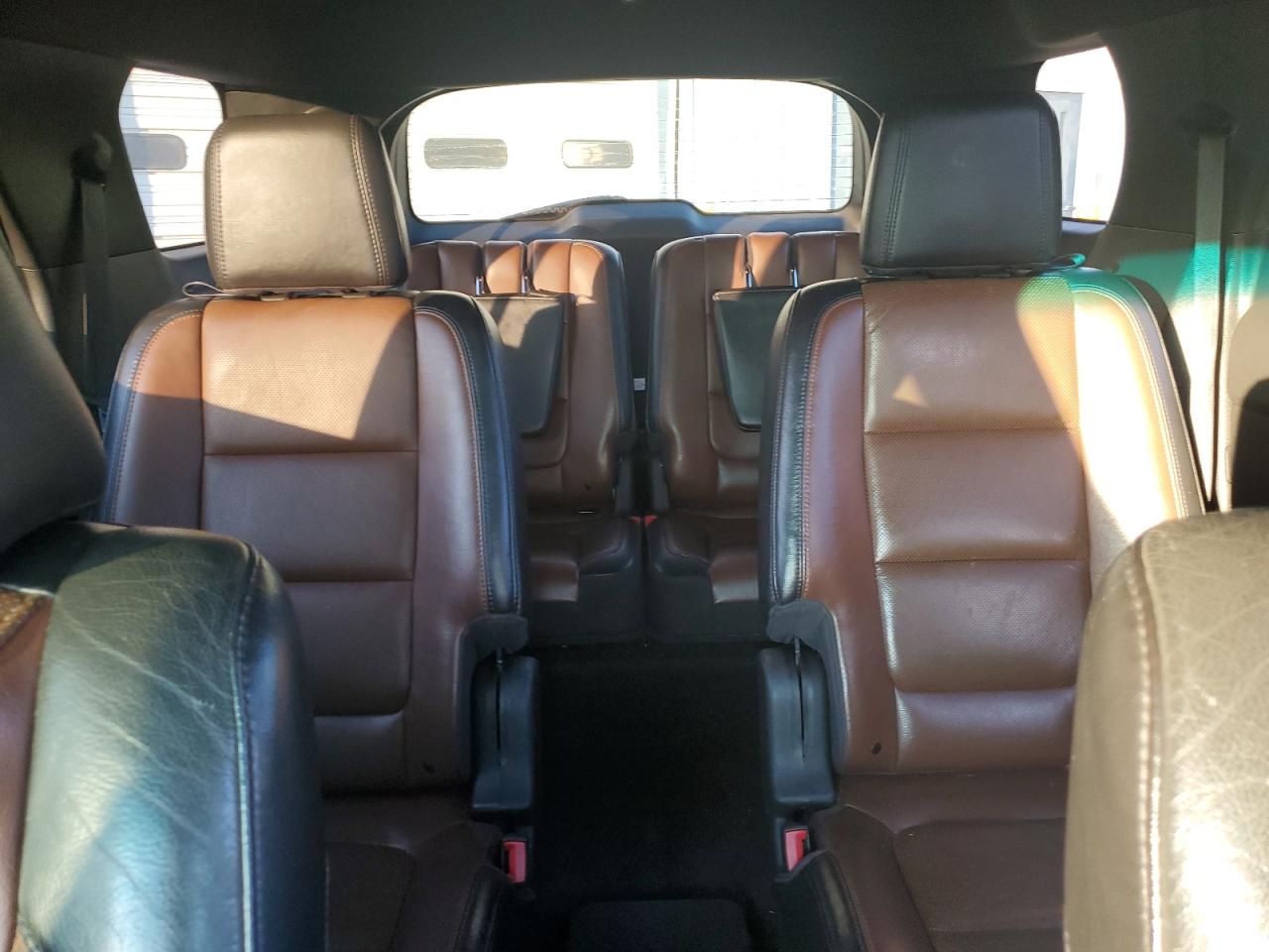 2011 Ford Explorer - Image 10