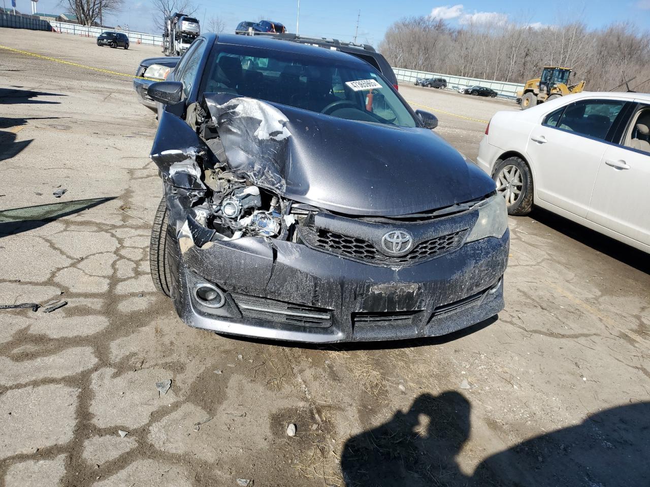 2014 Toyota Camry - Image 5