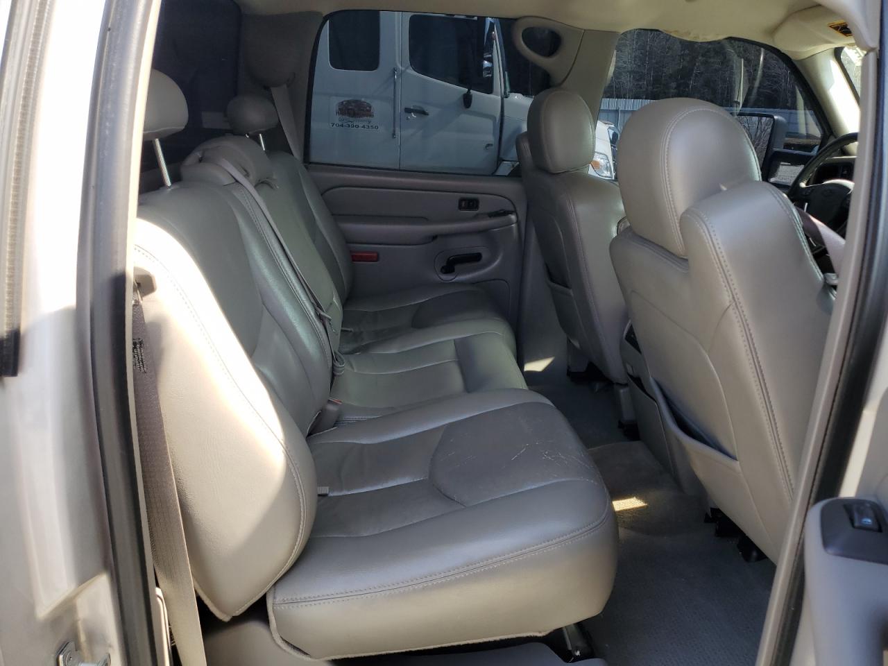 2004 Chevrolet Silverado - Image 11
