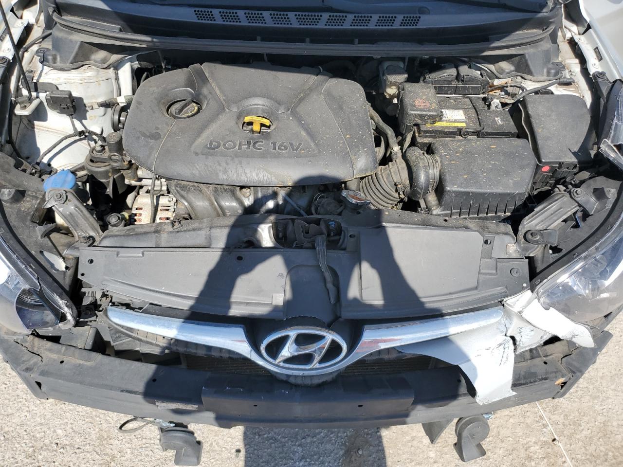 2016 Hyundai Elantra - Image 13