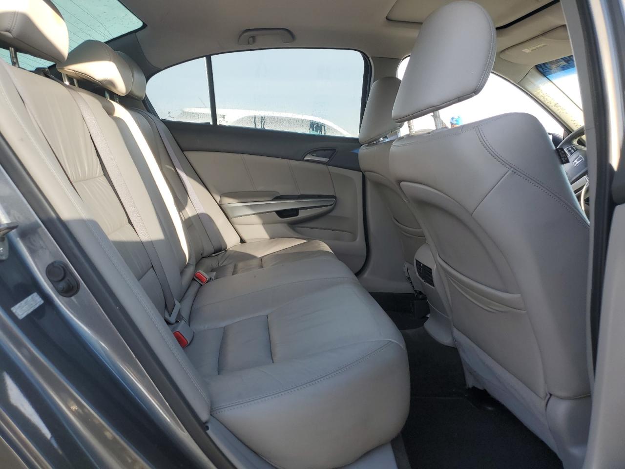 2010 Honda Accord - Image 11