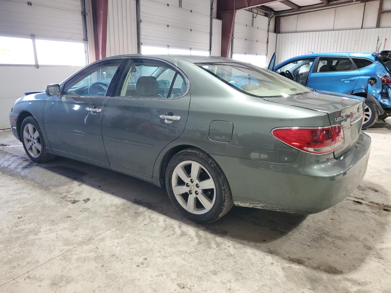 2005 Lexus ES - Image 2