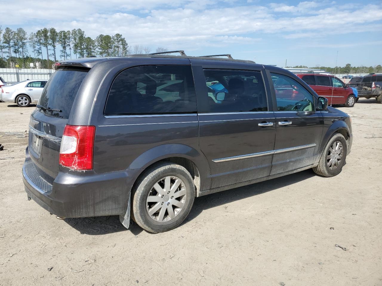 2015 Chrysler Town & Country - Image 3