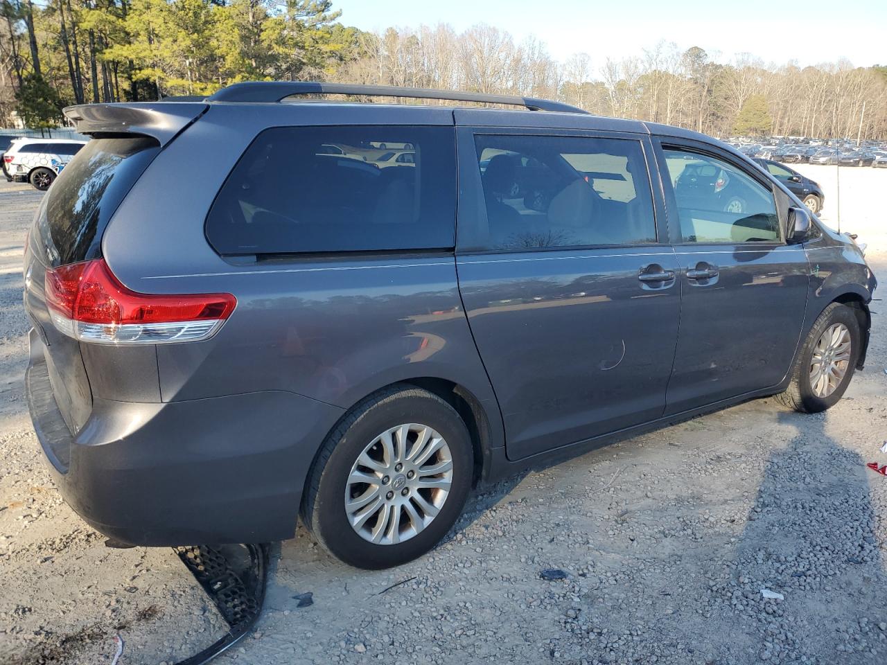 2012 Toyota Sienna - Image 3
