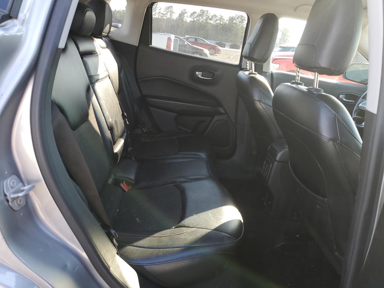 2018 Jeep Compass - Image 11