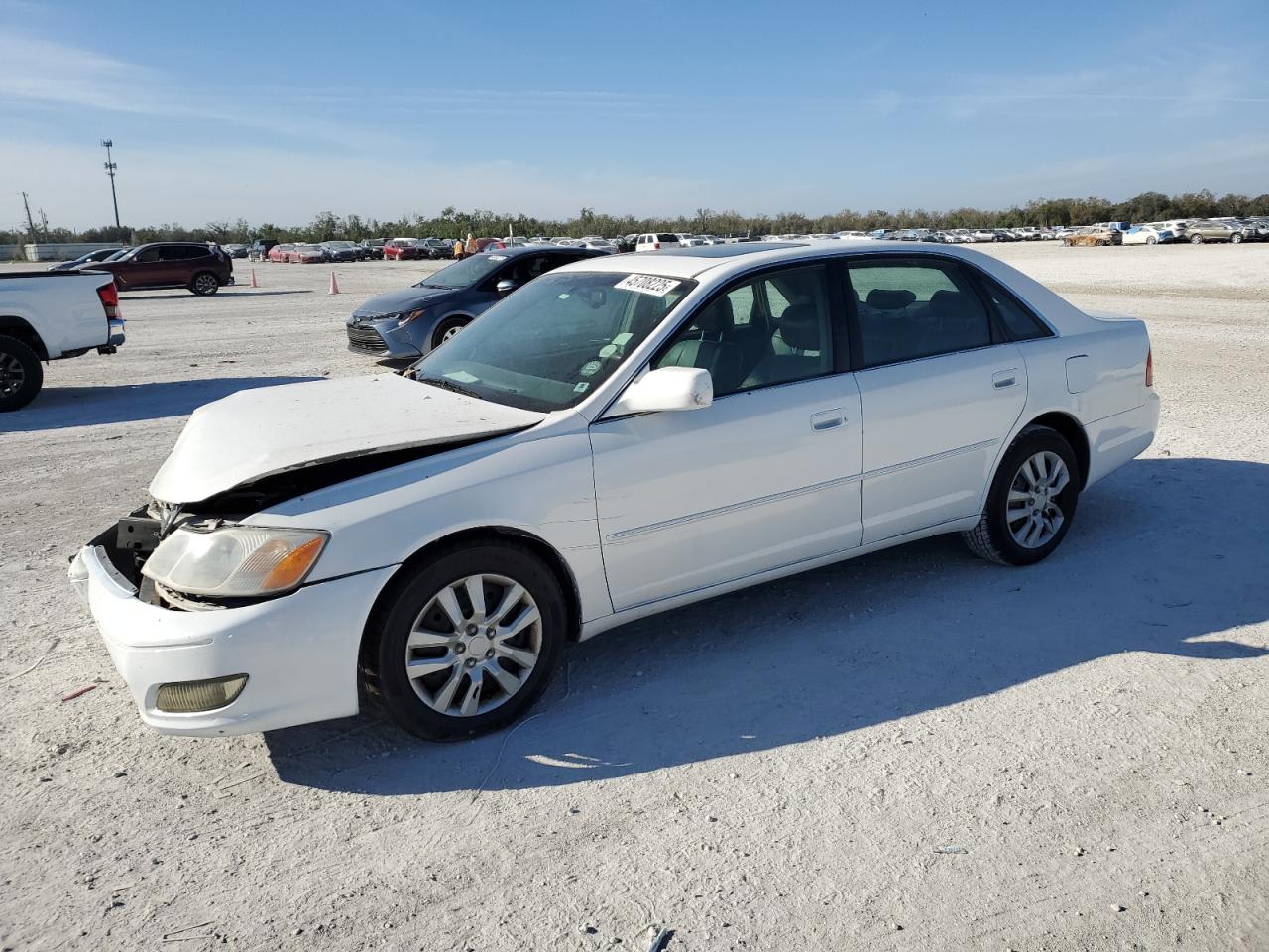 2000 Toyota Avalon - Image 1