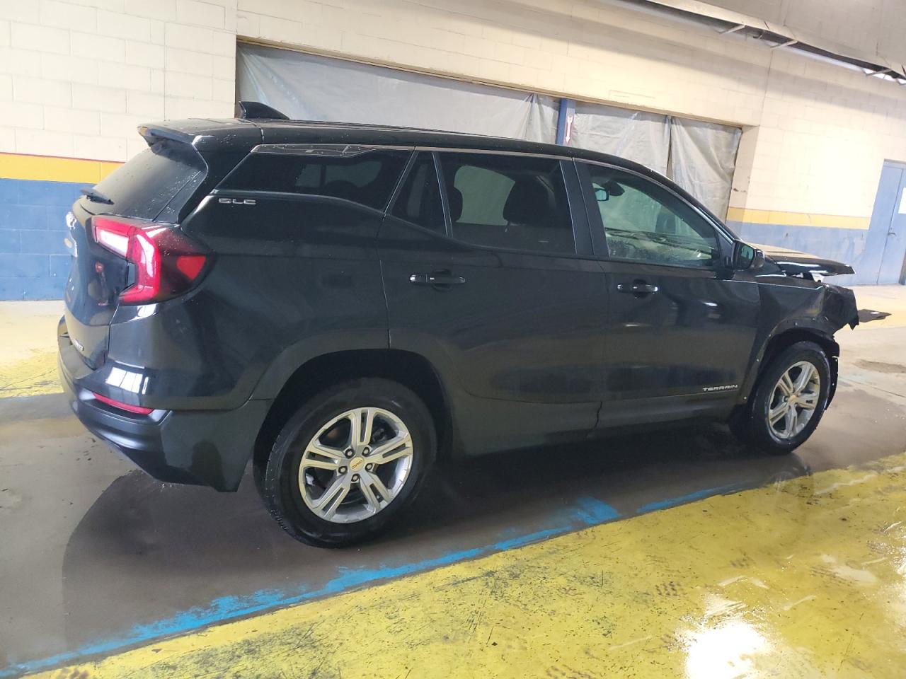 2022 GMC Terrain - Image 3