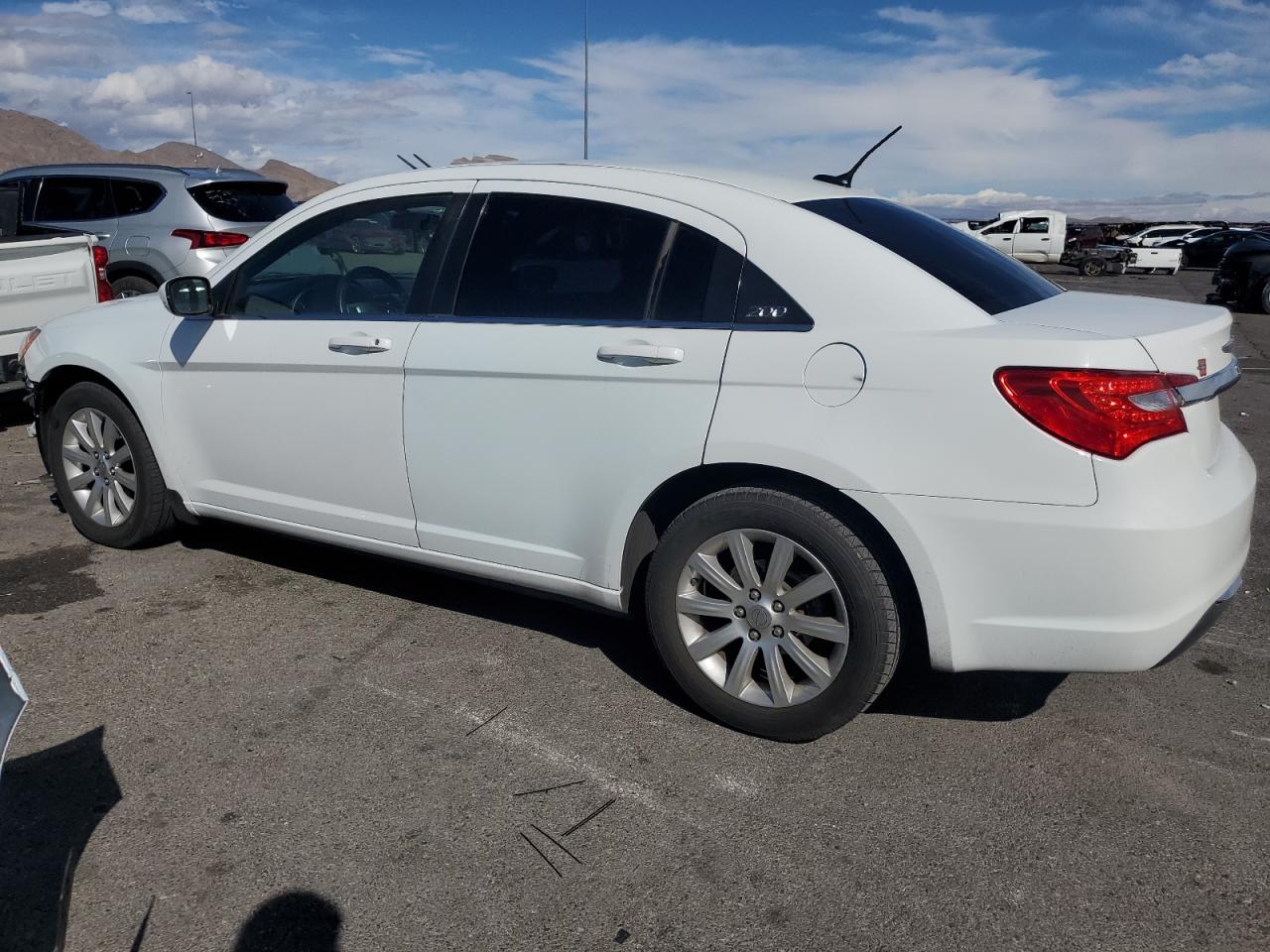 2013 Chrysler 200 - Image 2