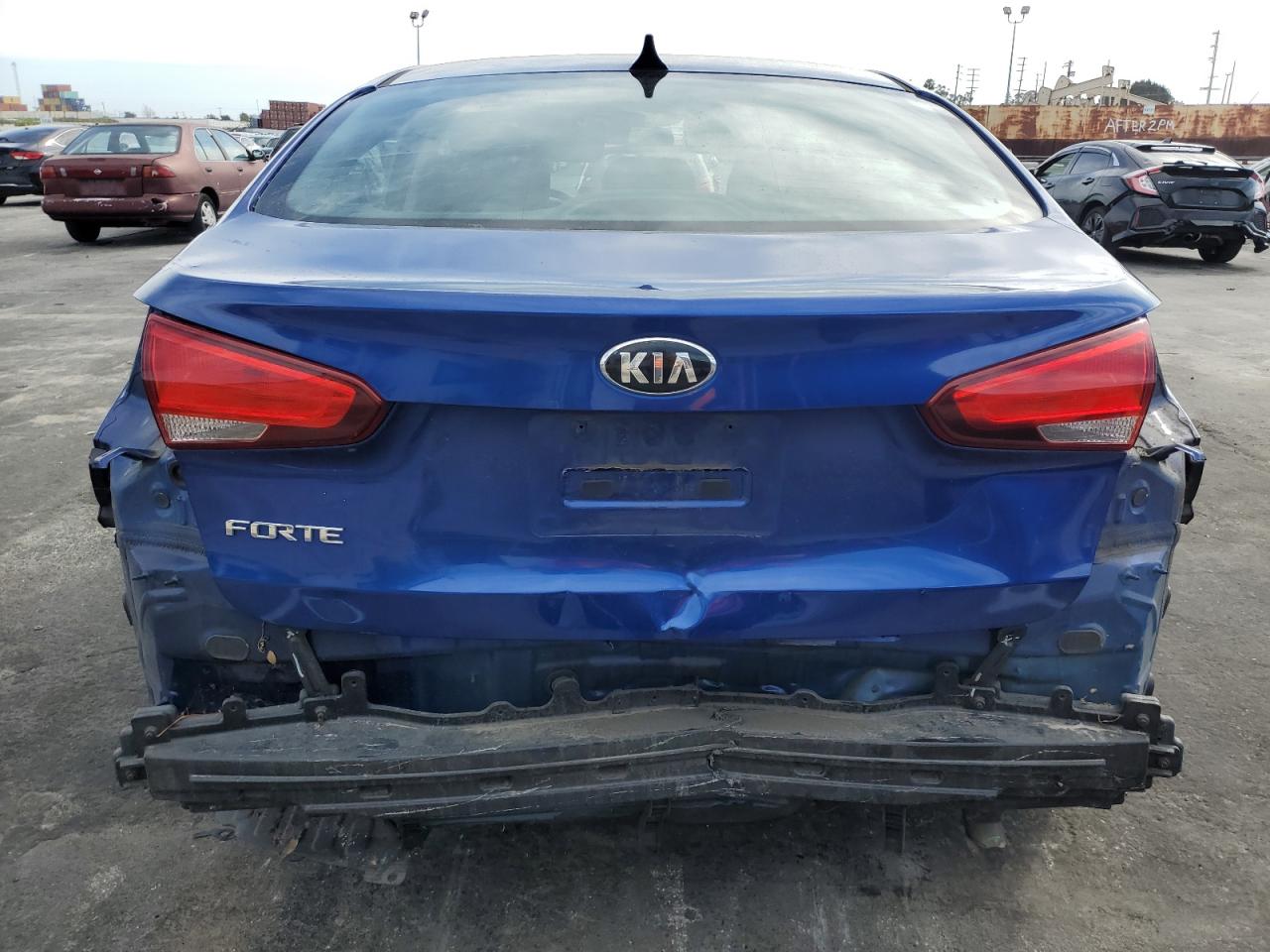 2017 Kia Forte - Image 6