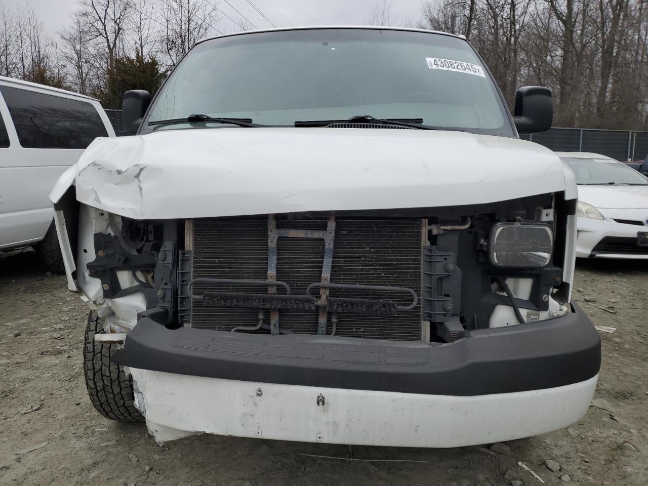 2015 GMC Savana - Image 5