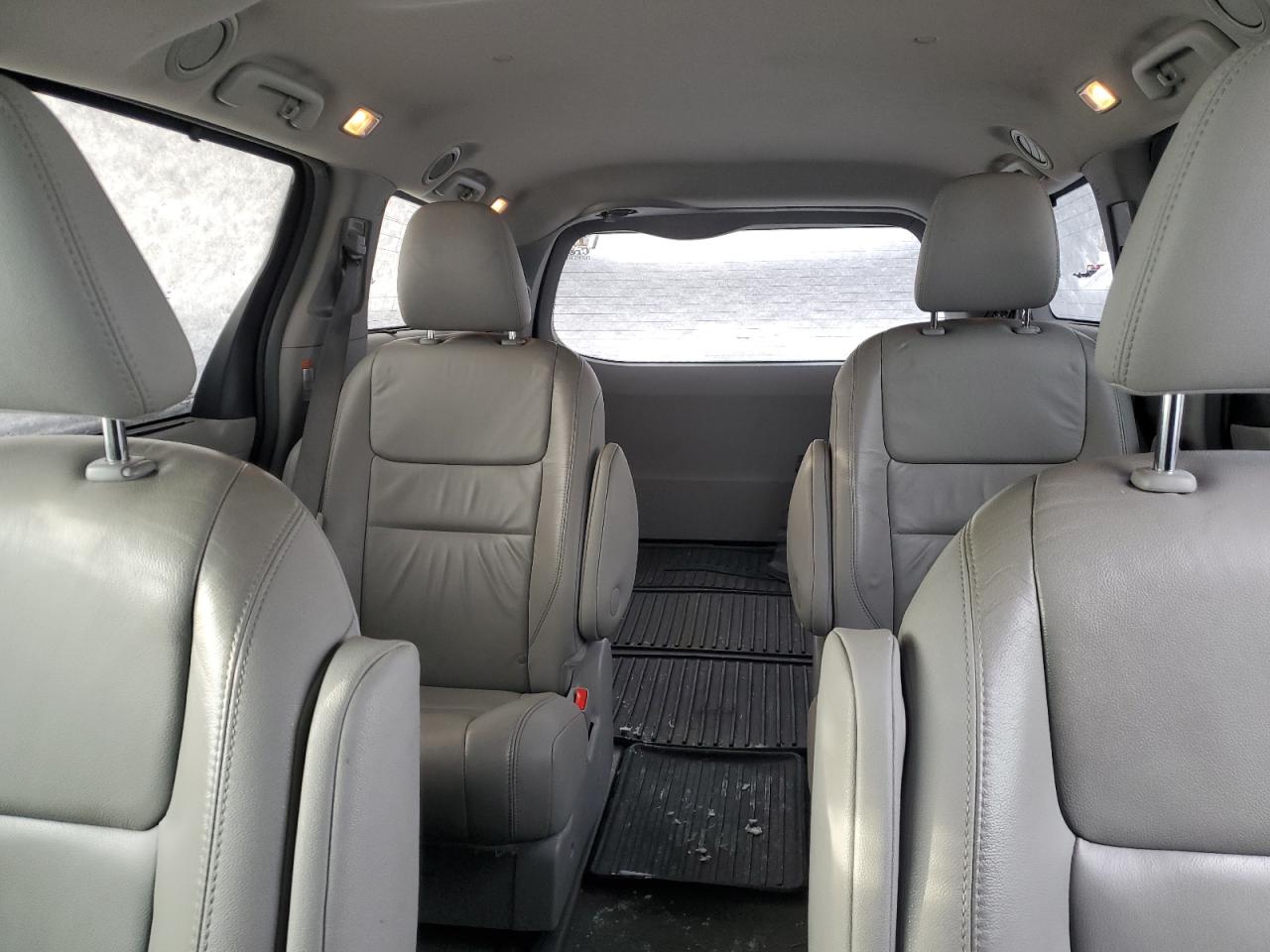 2017 Toyota Sienna - Image 10