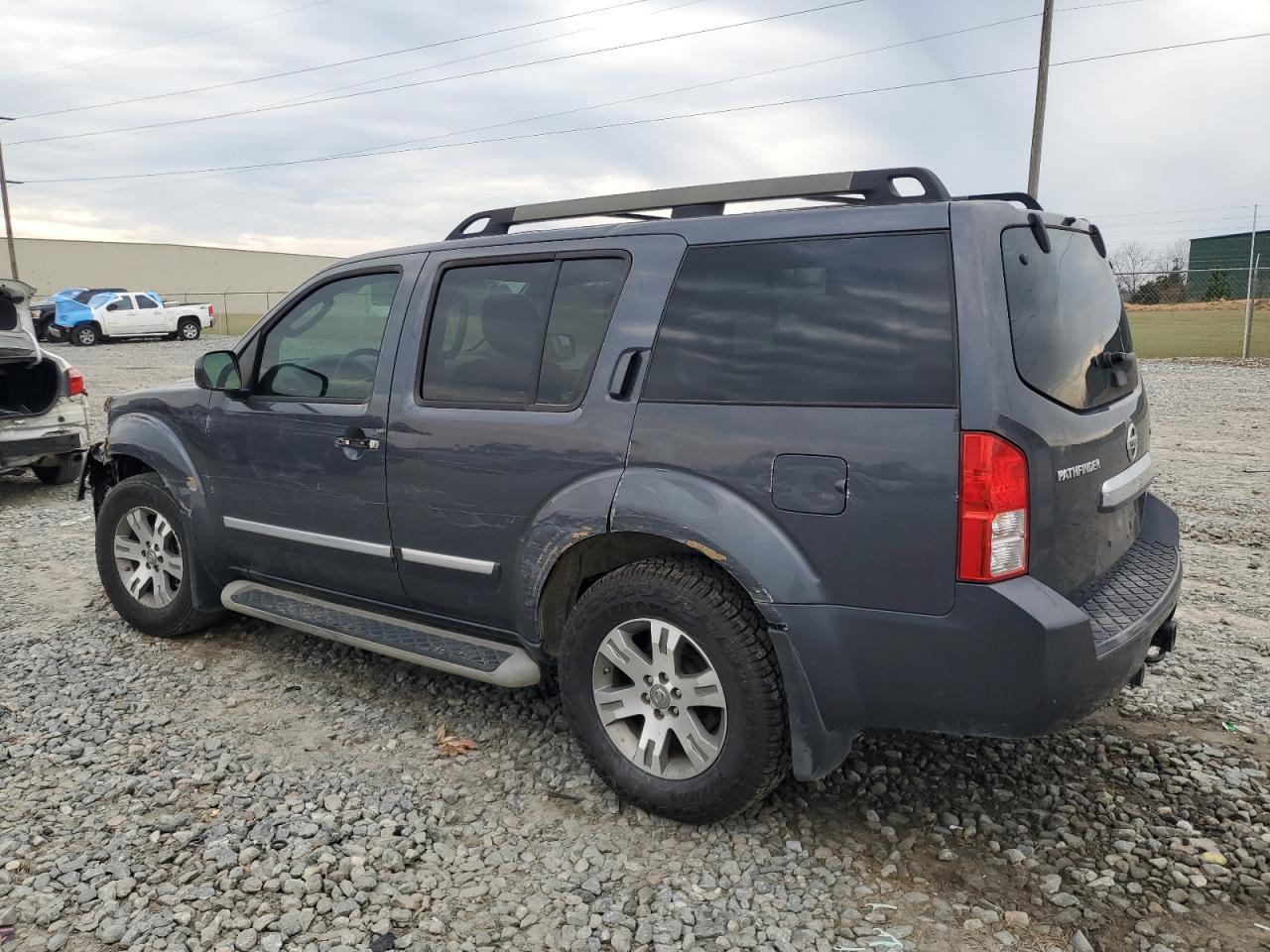 2012 Nissan Pathfinder - Image 2