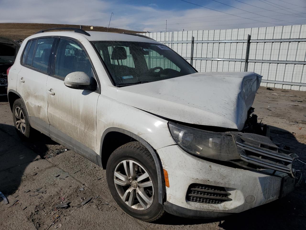 2017 Volkswagen Tiguan - Image 4