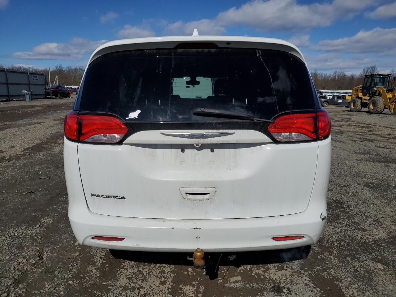 2017 Chrysler Pacifica - Image 6