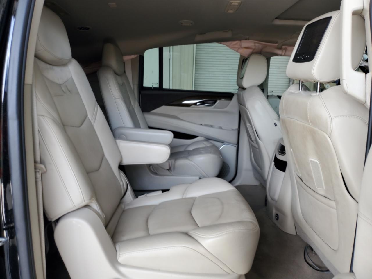 2020 Cadillac Escalade - Image 11