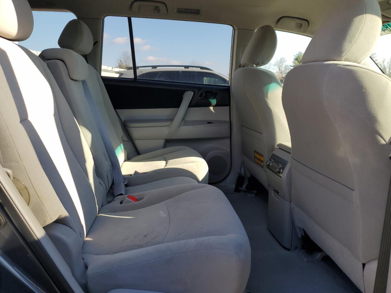 2010 Toyota Highlander - Image 11