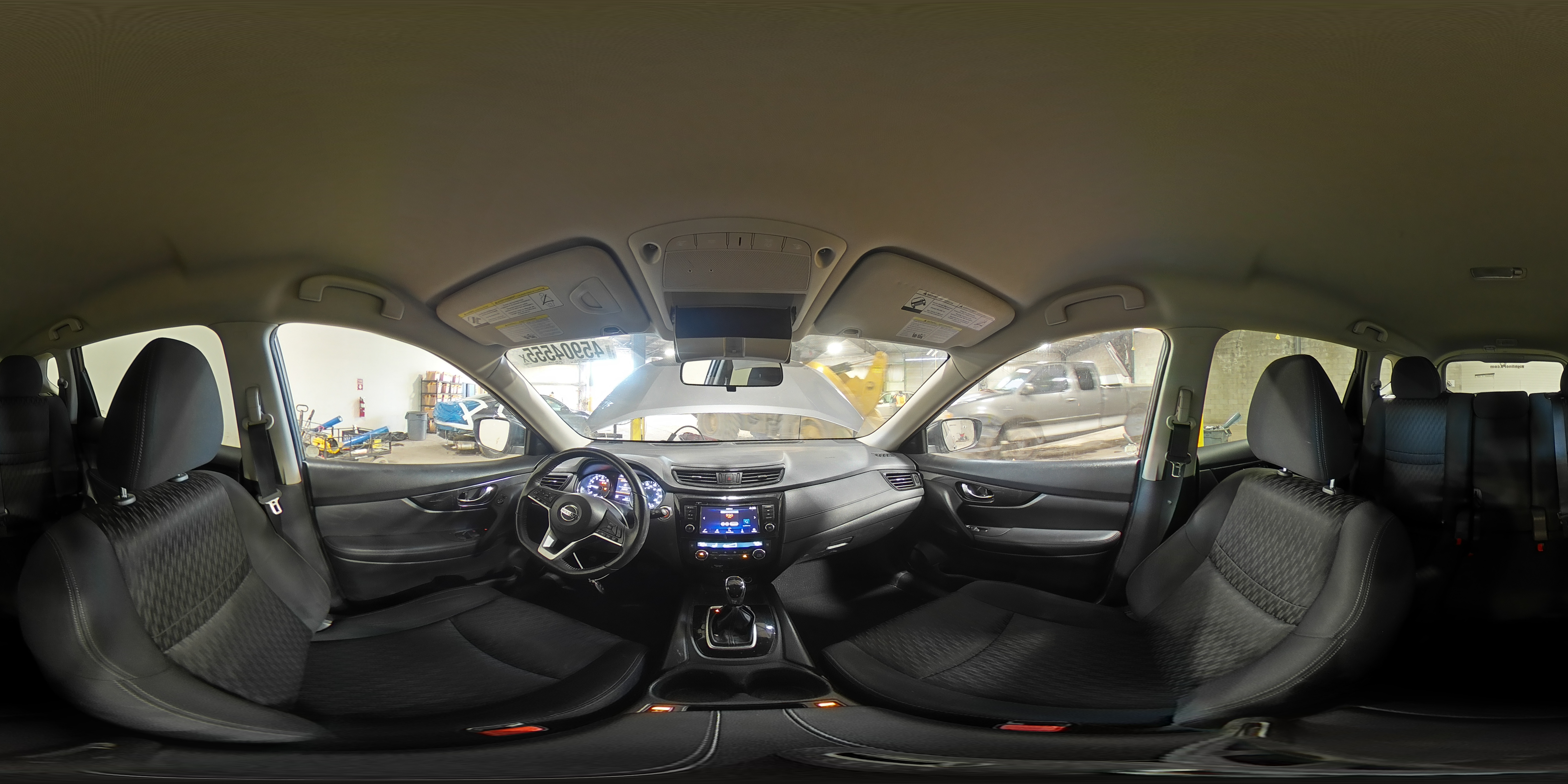 2018 Nissan Rogue - Image 15